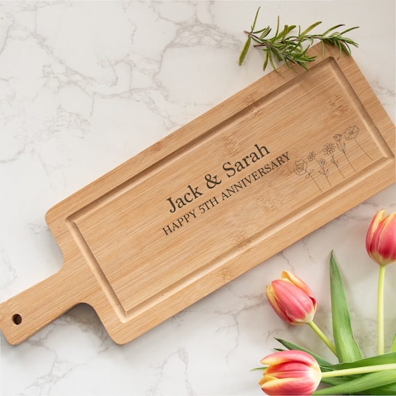 Personalisierte Wildblumen Bambus Servierbrett | Familie Servierbrett |  Neues Haus Geschenk | Geschenk fr Sie | Haus Geschenk | Geschenk zum  5-jhrigen Jubilum - Etsy.de