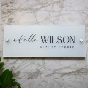 Modernes Acryl Business Schild - Individuelles Logo und Adresse mit 18 Farboptionen und 13 Größen