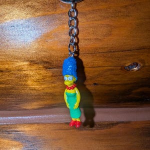 Personalisierter Schlüsselanhänger, Marge Simpson, Die Simpsons, humorvoll, witzig, amüsant, Muttergeschenk, Studentengeschenk, Cartoon, für sie