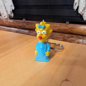 Personalisierter Schlüsselanhänger, Maggie Simpson, Die Simpsons, Baby, Homer Simpson, originelles Geschenk, Humor, lustig, Cartoon, humorvolles Geschenk,