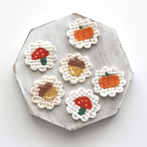 Patchs en tricot brodés champignons, glands et citrouilles 4 pièces