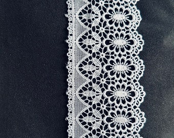 Garniture en dentelle guipure blanche