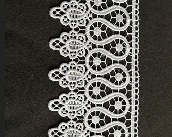 Garniture en dentelle guipure blanche