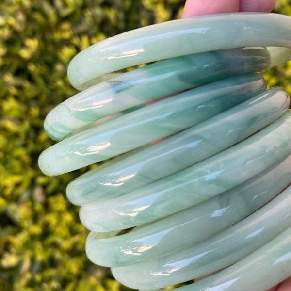 Thin light green beautiful jade bangle