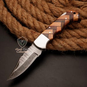 ポケットナイフ ハンドメイドダマスカス鋼折りたたみナイフ レザーシース付き 彼へのクリスマスプレゼント お父さんへの誕生日プレゼント 記念日の贈り物に最適