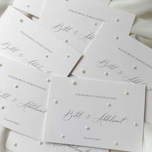 Cartões de mesa com pérolas | cartões de lugar com pérolas | cartões de mesa de noivado | casamento
