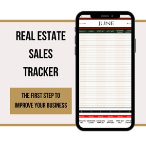 Könnte beinhalten: Ein Smartphone-Bildschirm, auf dem ein Immobilien-Verkaufstracker für den Monat Juni angezeigt wird. Der Tracker enthält Spalten für Kontakte, Leads, vereinbarte Termine, abgehaltene Termine, signierte Angebote und angenommene Angebote. Der Text "REAL ESTATE SALES TRACKER" wird über dem Tracker angezeigt, und der Text "THE FIRST STEP TO IMPROVE YOUR BUSINESS" wird unter dem Tracker angezeigt.