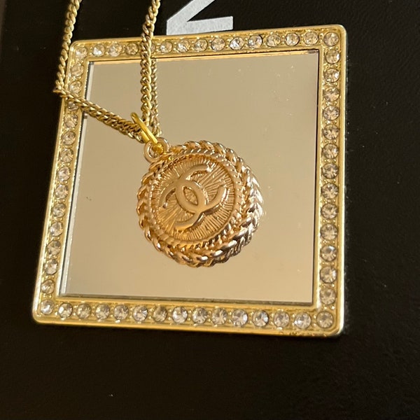 Chanel pull charm