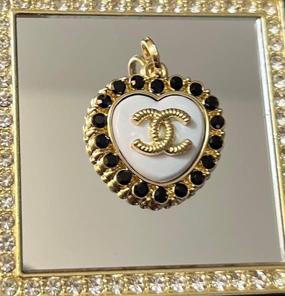 Beautiful - Authentic Chanel button/charm pendant. - image 7