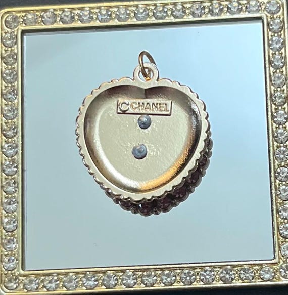 Authentic-Chanel button /pull charm. - image 2
