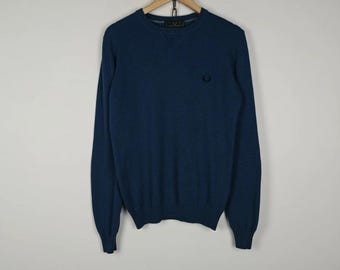 Fred Perry ulltröja blå pullover liten logotyp storlek L