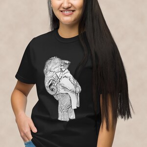Camiseta de algodón orgánico con elefante vintage en traje