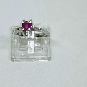 Art Deco Pink Sapphire Ring with 18kt white Gold  pink Sapphire Exquisite Luxury Anniversary Ring Solid 18k white gold size 5
