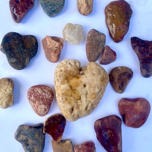 20 Natural heart shaped river rocks natural crystals