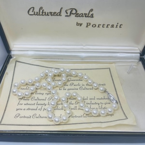 Vintage Cultured Pearl Necklace – 10mm White Pearls – 14K White Gold Clasp – Portrait Jewelry in Original Box – Classic Bridal Gift