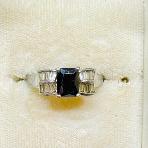 Vintage stokbroodring met donkere saffier en diamant - Sterlingzilveren ring maat 9 voor haar