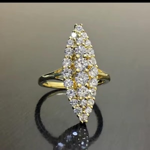 Anillo vintage de oro amarillo o blanco con diseño de navette.