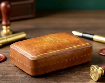 Caja de cuero italiana antigua: joyero vintage, decoración con pátina rústica.