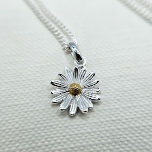 Sterling Silver Daisy Pendant Chain Necklace