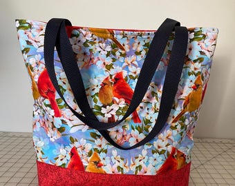 Cardenales y flores de cornejo: bolso de mano de algodón hecho a mano