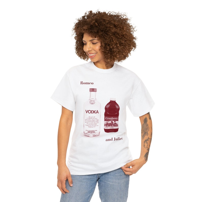 Vodka Cranberry Romeo and Juliet Drinking T-Shirt, Funny Drinking T-Shirt, Funny Shirt, Funny Meme T-Shirt, Beer Drinking Shirt, Party Shirt zdjęcie 5