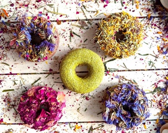 Timothy Hay Donuts Treat with Forage Mix Flower. Rabbit Treat, Chinchilla Treat, Hamster Treat, Guinea Pig Treat and Small Animal Treat