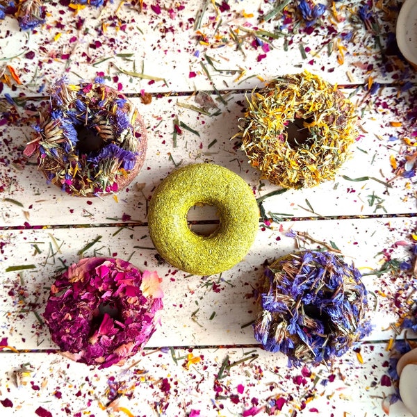 Timothy Hay Donuts Treat with Forage Mix Flower. Rabbit Treat, Chinchilla Treat, Hamster Treat, Guinea Pig Treat and Small Animal Treat