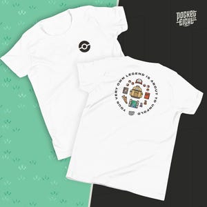 Camiseta esencial para entrenadores juveniles, Pocket Monsters, juego retro, camiseta de anime japonés, cartas coleccionables, Kanto, Johto, Hoenn, Gameboy Color Bella+Canvas
