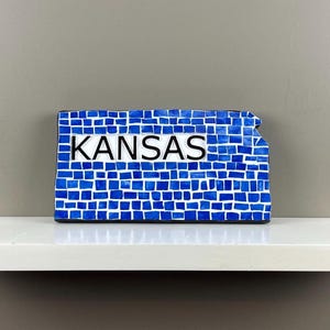 Kansas Mosaik Wandkunst, blaue Fliese Kansas Plakette 150x300, handgemachtes Zustandsdekor, Regalanzeige Akzent, ursprüngliches Kansas Zeichen, einzigartiges Kunstgeschenk