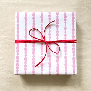 Rosa Geschenkpapier, Blockdruck-Inspiriertes Papier, fröhliche Perlen, Punkte, Premium-Geschenkpapier, Geschenkpapier das ganze Jahr über, 3 Bögen pro Rolle