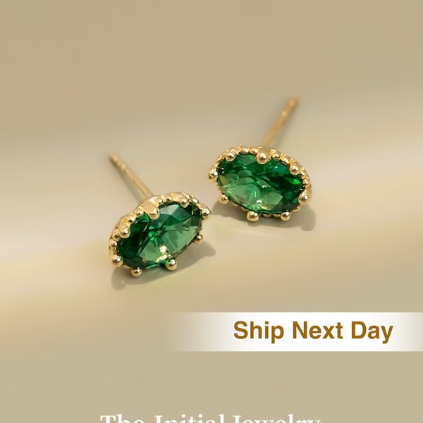 A Pair of Vintage 10K Gold Retro Gold-Balled Emerald Stud Earrings