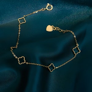 14K Hollow Four-Leaf Clover Lucky Charm Bracelet in Yellow Gold