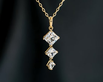 14K Yellow Gold Sparkling Diamond Delicate Pendant Necklace