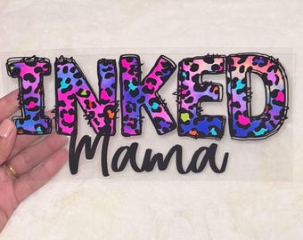 UV DTF Inked Mama Mommy mom guepardo tie dye 16 oz Cup Wrap / Listo para aplicar / No requiere calor / Resistente al agua #61