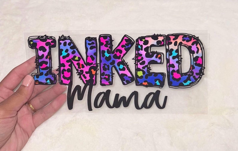 UV DTF Inked Mama Mommy mom guepardo tie dye 16 oz Cup Wrap / Listo para aplicar / No requiere calor / Resistente al agua #61 imagen 1