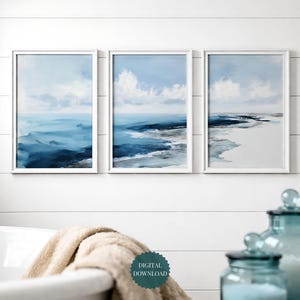 Beach House badkamer kunst aan de muur, set van 3 kustaquarelprints, marineblauw en wit oceaanlandschap, minimalistisch decor aan zee