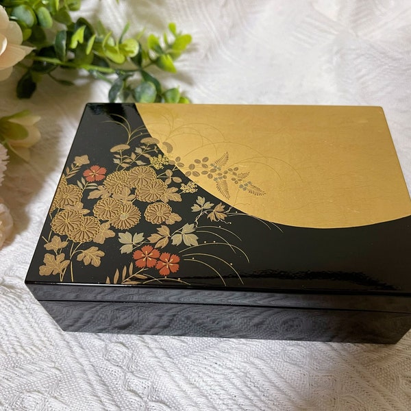 Japanische handgefertigte Lack Schmuckschatulle mit goldenen Blumen, mit einem Spiegel, Ringschatulle, Japan Schwarz Dekorative Aufbewahrungsbox / Milchzahnbox