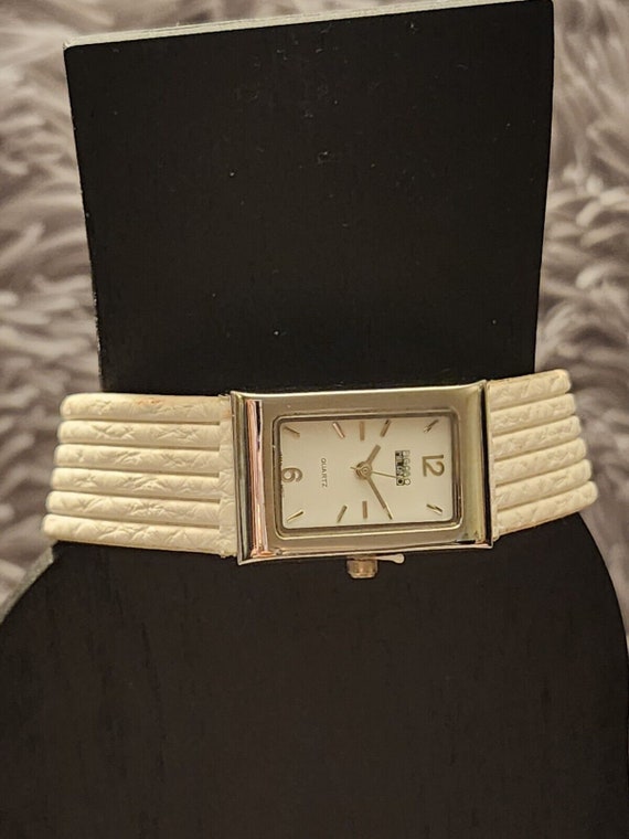 Vintage FIGARO MILANO Silvertone White Band Ladies WATCH  display picture 3