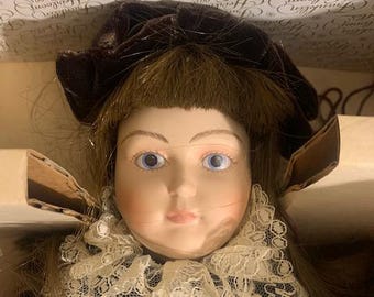 Poupées anciennes Franklin Mint, Emily 46 cm de haut