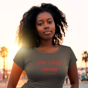 Orar sin cesar - Camiseta cristiana para mujer Softstyle Tee