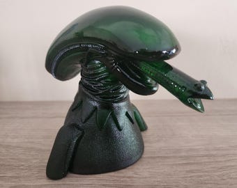 XenoKermit - Kermit x Xenomorph Parody Figure – Hand Dyed Resin Collectible | Custom Colors Available
