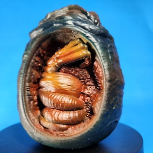Xenomorph Chestburster Egg Diorama | Hand-Painted 3D Print | Alien Horror Art Display | Medium Duck Sized (4.5&quot;)