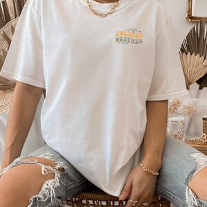 Camisa de otoño Suéter Clima, Trick or Treat Camisa espeluznante Mujer, Camiseta de temporada espeluznante, Regalo divertido de Halloween para mujeres