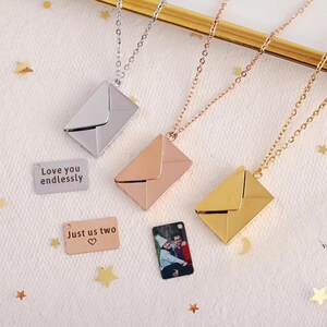 Collar con foto grabada personalizada, medallón de pareja con sobre de correo, joyería por la pérdida de una mascota, regalo de cumpleaños para mamá, mensaje oculto en el interior para ella