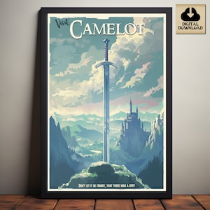 Könnte beinhalten: Ein Vintage-Reiseposter mit einem Schwert im Stein, einer Burg in der Ferne und dem Text "Besuchen Sie Camelot". Das Poster hat ein blaues, grünes und weißes Farbschema.