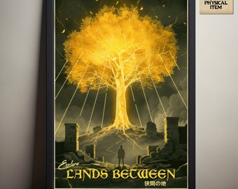 Puede incluir: Un póster de viaje de estilo vintage con un árbol amarillo brillante cuyas raíces se extienden hacia el suelo. El árbol está rodeado de ruinas de piedra y una figura solitaria se encuentra en primer plano. El texto "Explore Lands Between" está escrito en una fuente estilizada en la parte inferior del póster, junto con el texto japonés "狭間の地".