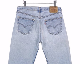 Levi's 501 Jeans Size Waist 33 Vintage 90's Levis 501-0198 Jeans Light Wash Denim Jeans Made in UK W33 L33.5