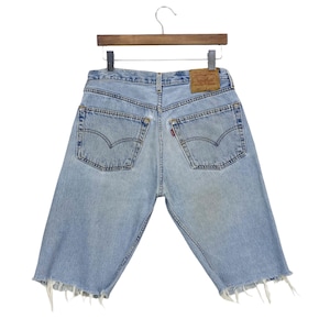 Levi&#39;s 501 Jeans Size Waist 32 Y2K Vintage 501-0193 Levis Button Fly Short Cut Off Women Jeans Light Wash Distressed Jeans W32 L11.5