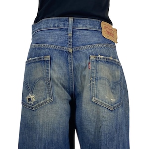 Vintage Levi&#39;s 501 Jeans: Y2K Medium Wash Distressed Denim, W34 L32