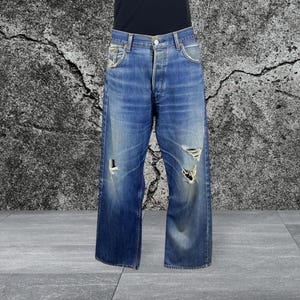Levi&#39;s 509 Jeans Size Waist 31 Vintage Levis 90&#39;s 509 Ripped Button Fly Jeans Medium Wash Jeans Made in USA W33 L27.5